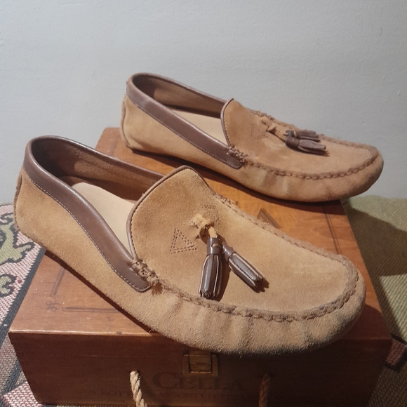 UGG "Marris" suede slip-on driving moccasins.  Tan suede, men's size 10 - Picture 6 of 10